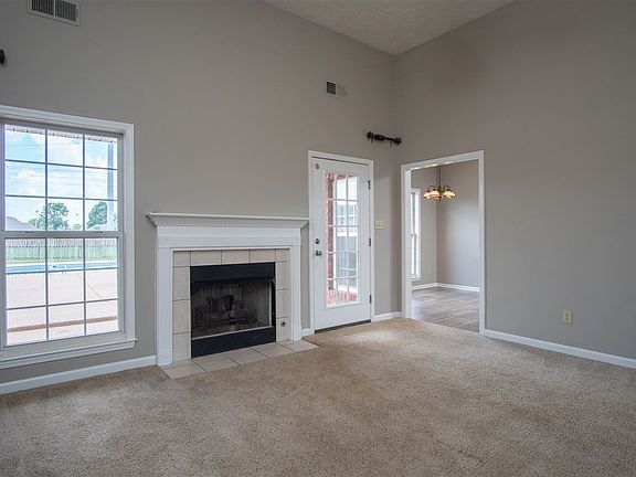 4th image of 39 Arbor Oak Dr