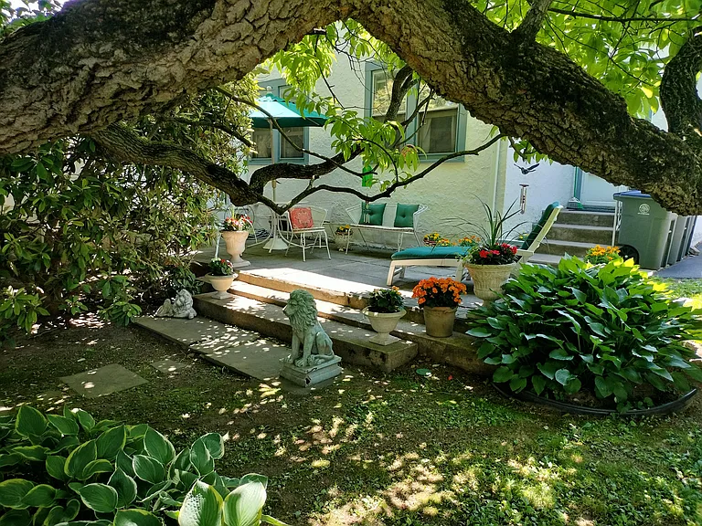 49 Seneca Ave — Photo 11