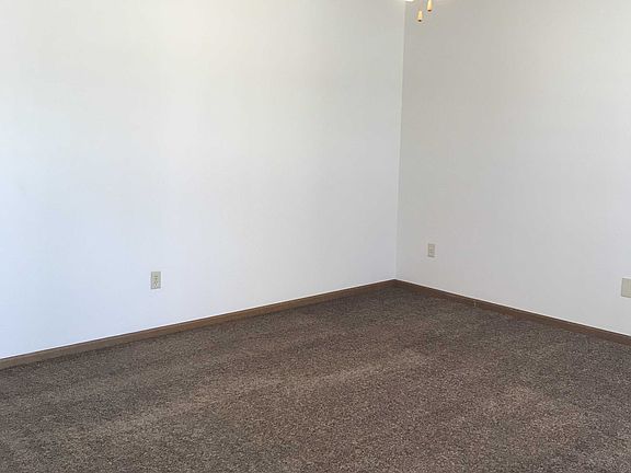 2nd image of 215 Aaron Ln