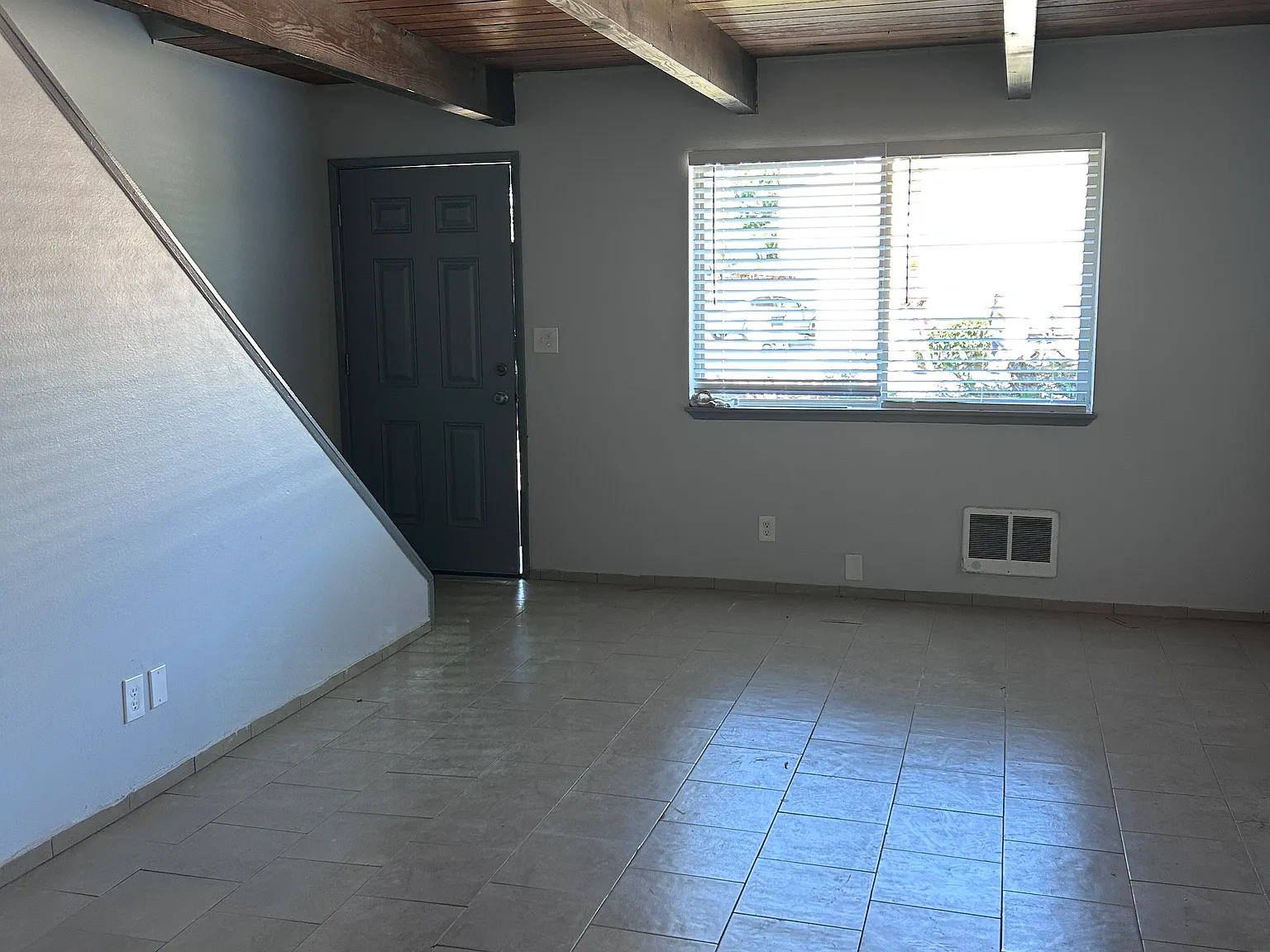2 bed, 850 sqft, $1,350 — Photo 2