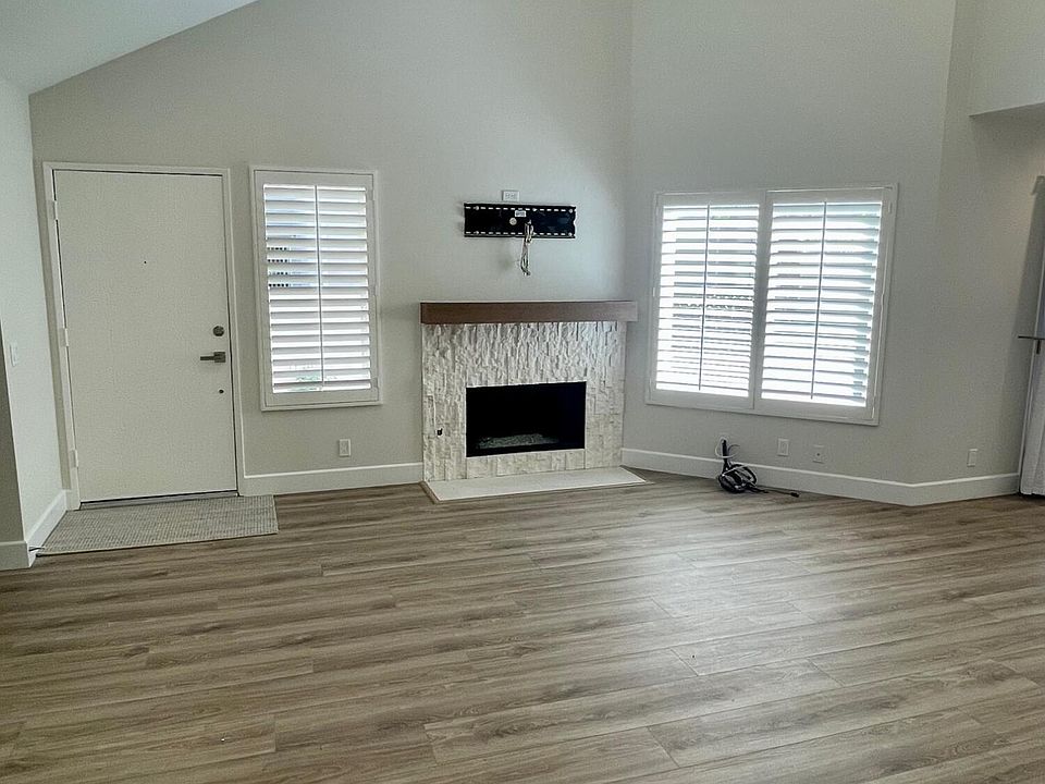 1st image of 760 N Via Colinas