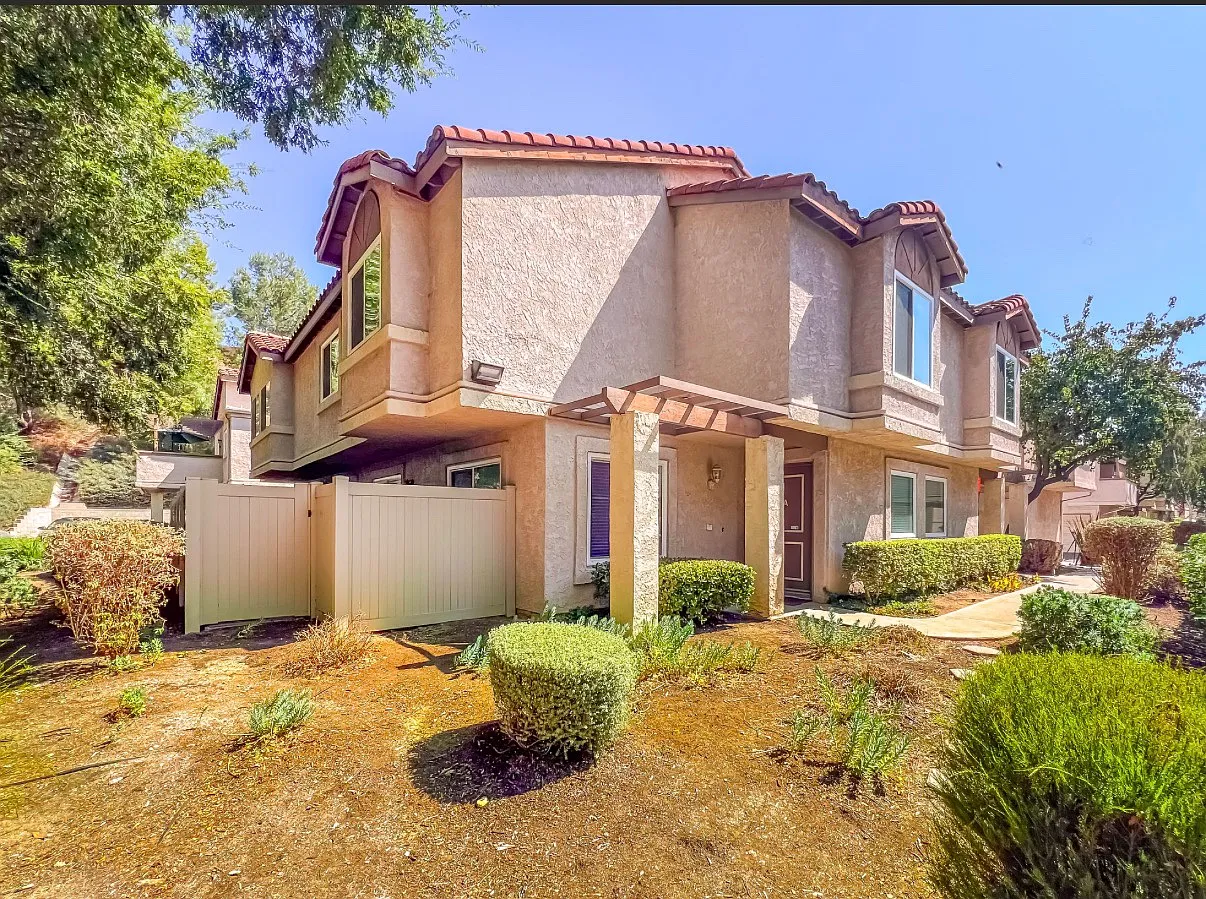 3 bed, 1438 sqft, $3,400 — Photo 1