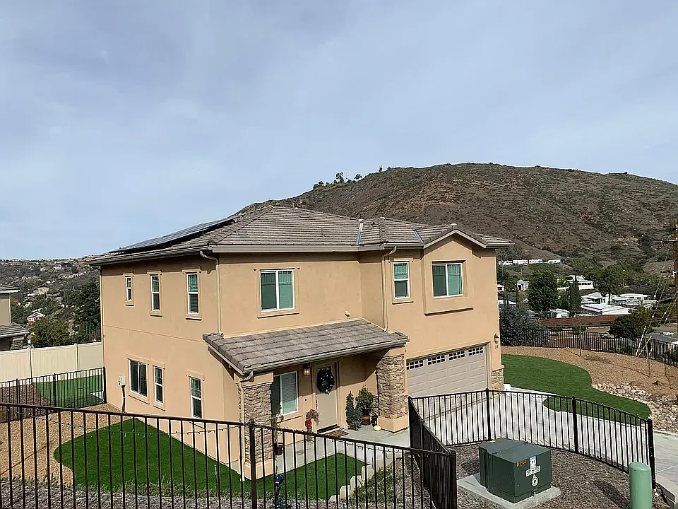 5 bed, 2344 sqft, $5,500 — Photo 2