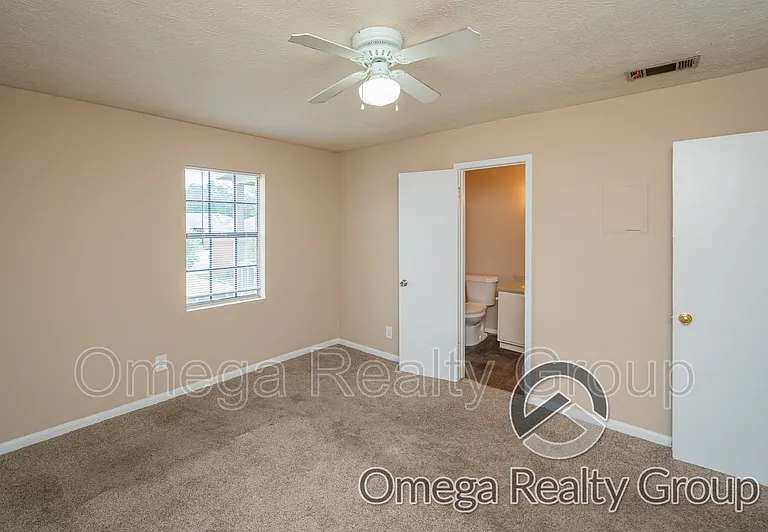 Lakeridge Apartments — Photo 34