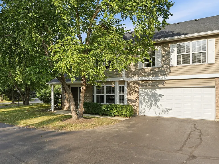 13920 S Cambridge Cir — Photo 1