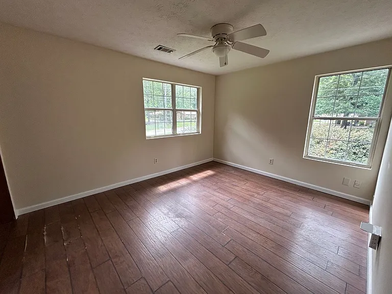 190 Susie Pl — Photo 12