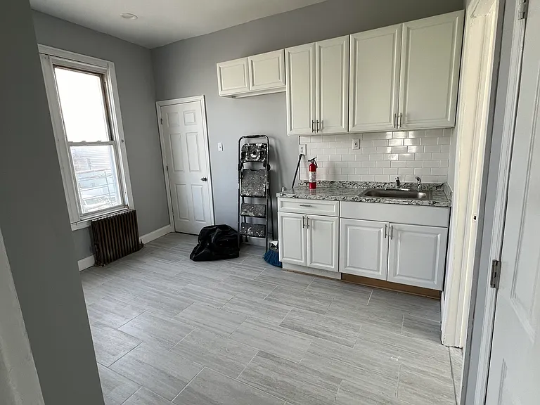 777 E 18th St #2 — Photo 3