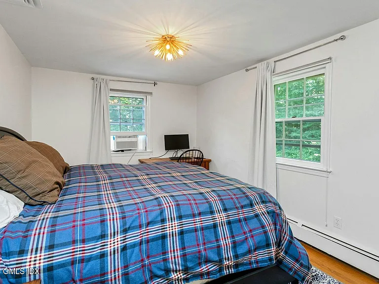 18 Cornelia Dr — Photo 16