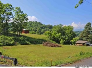 111 Hilltop Dr, Waynesville, NC 28786