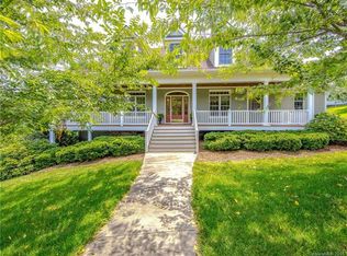910 Rickel Dr, Hendersonville, NC 28739