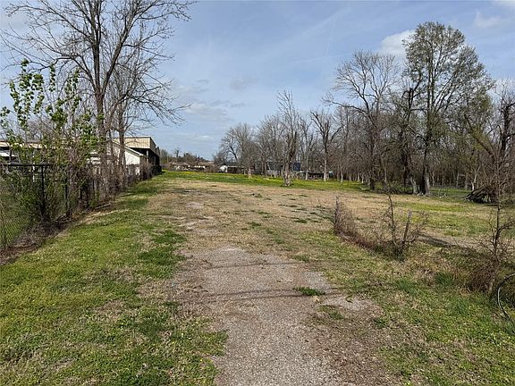 4th image of 2523 Lone Oak Rd