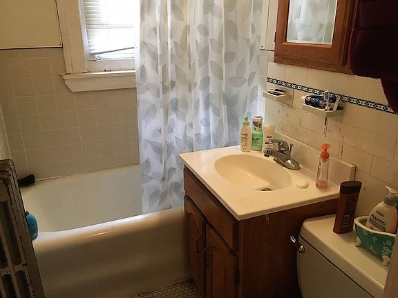 3rd image of 586 Washington St APT 6