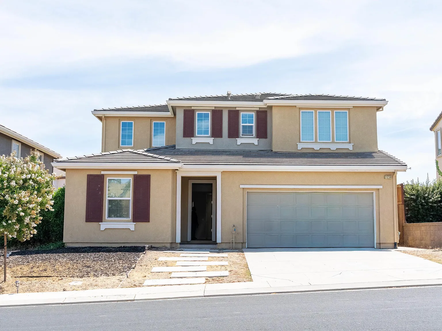 4 bed, 2076 sqft, $2,800 — Photo 1