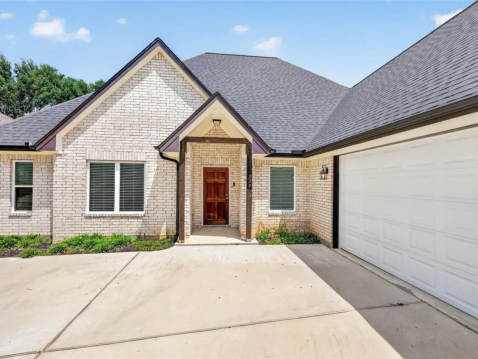 4 bed, 3.5 bath, 3074 sqft, $3,200 — Photo 3