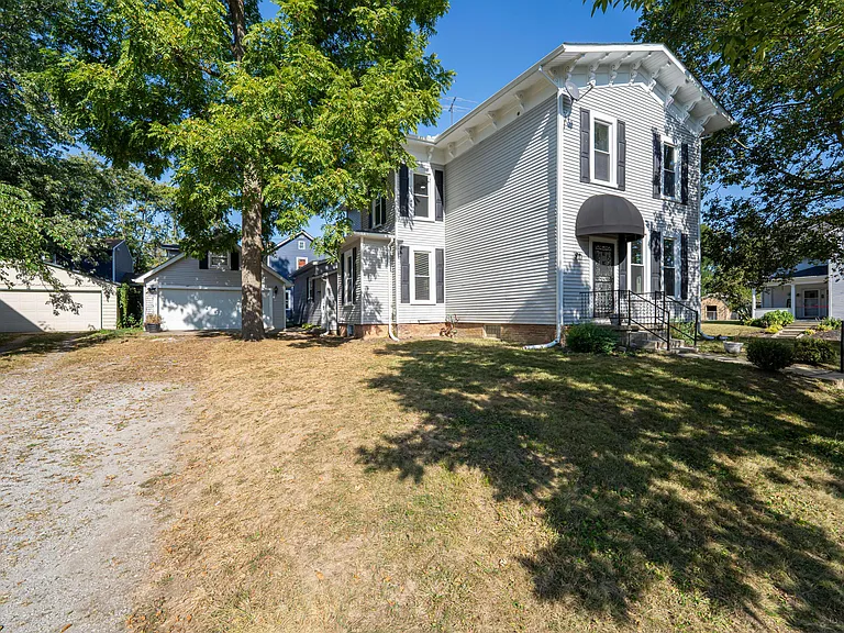 150 N Oak St — Photo 43