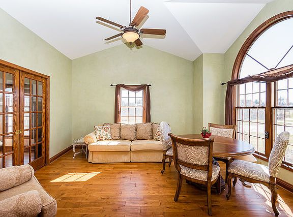 4th image of 12 Piper Ln