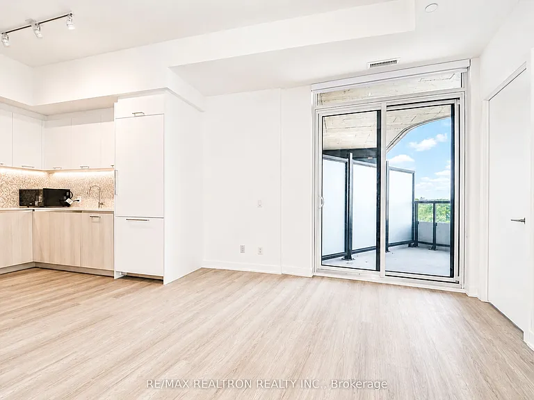 8188 Yonge St #627 — Photo 11
