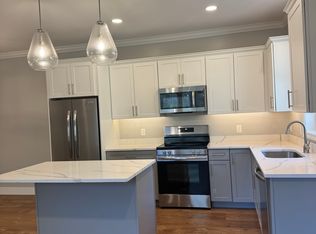 385 Usquepaugh Rd W, Kingston, RI 02881