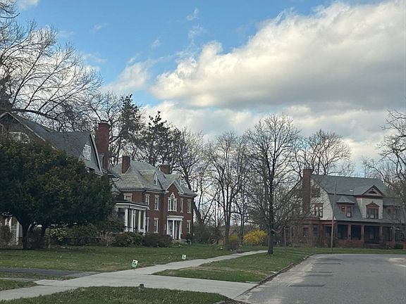 5th image of 122 Bellevue Ave