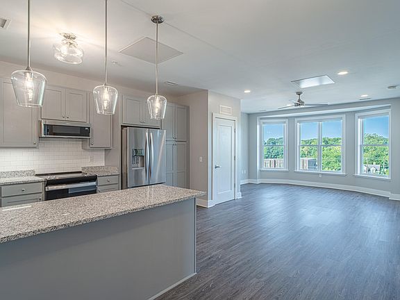 4th image of 145 S Main St #400