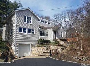 602 Bread And Cheese Hollow Rd, Northport, NY 11768