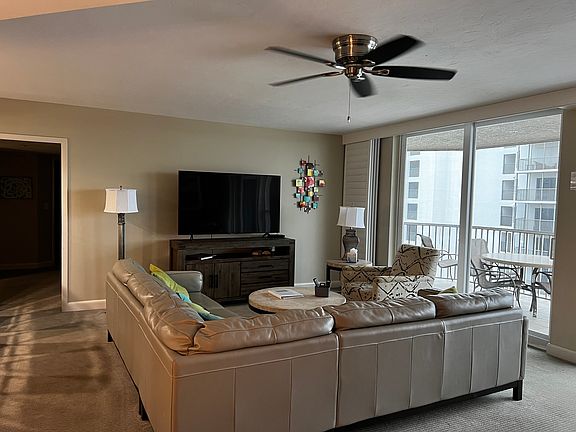 4th image of 221 9th St S #102