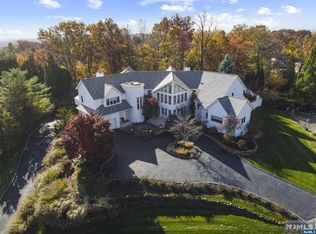 11 Hunter Rdg, Woodcliff Lake, NJ 07677