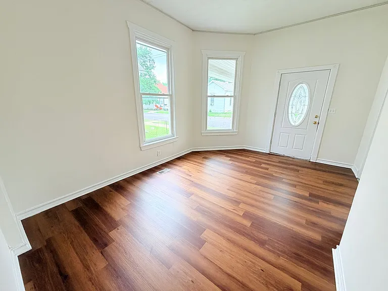 525 S West St — Photo 5