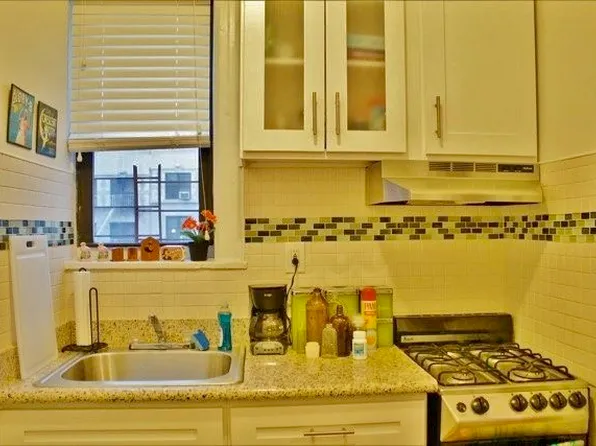 547 East 12th Street 5 image 7 of 8