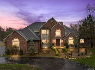 2149 Addison Hills Ct, Oxford, MI 48370