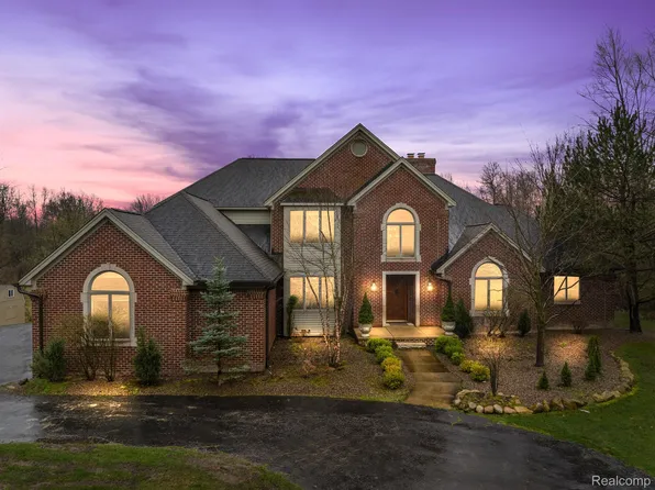 2149 Addison Hills Ct, Oxford, MI 48370