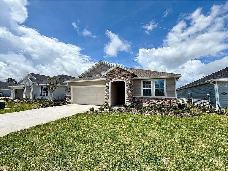 53 Signet Cir — Photo 1