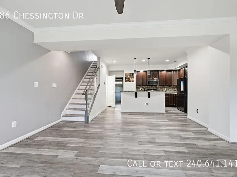 386 Chessington Dr — Photo 2