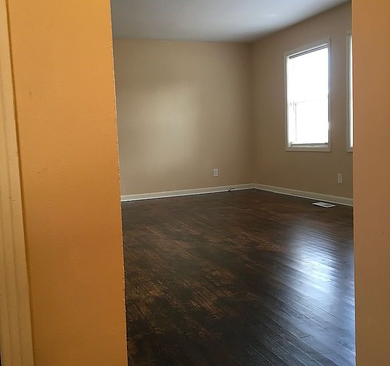 1st image of 220 Plum St