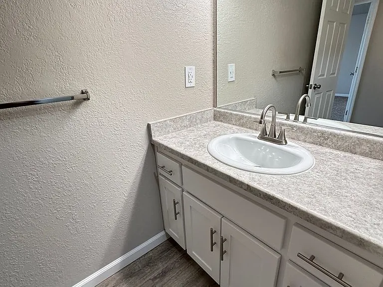 400 W Gettysburg Ave — Photo 35