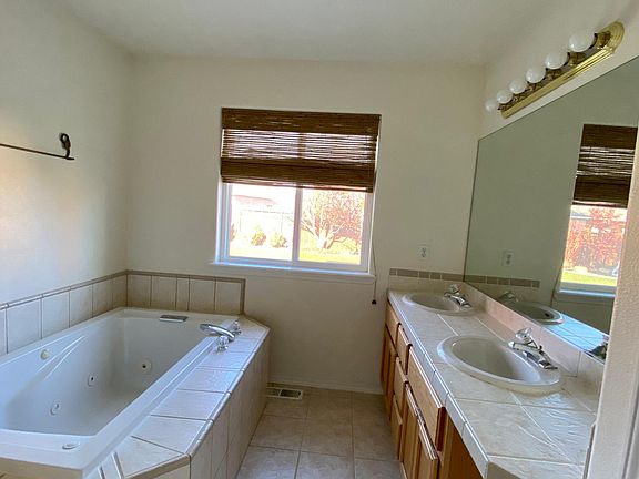 5th image of 1185 Tomich Ave
