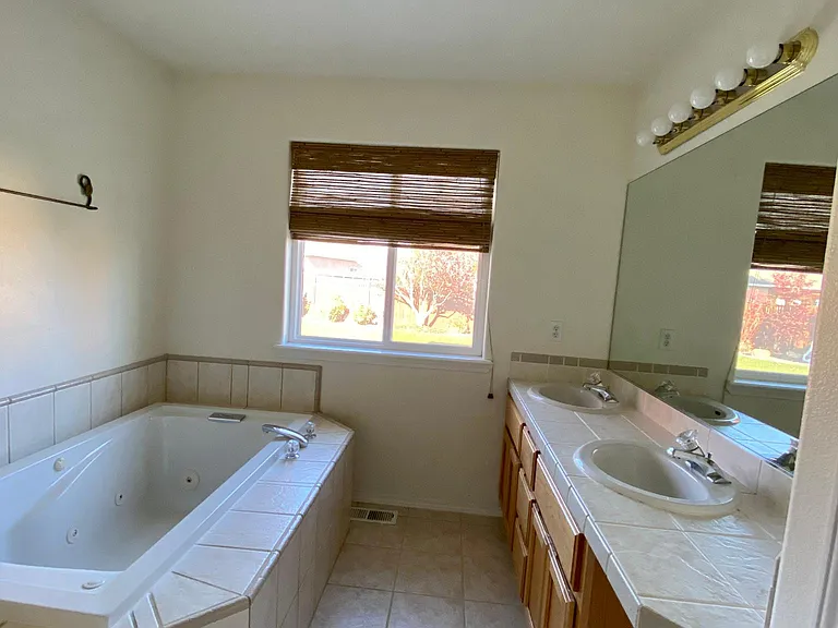 1185 Tomich Ave — Photo 5
