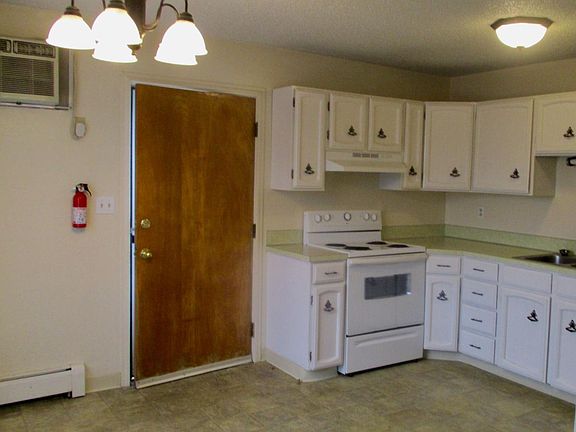 3rd image of 1800 S 4th St W APT 7