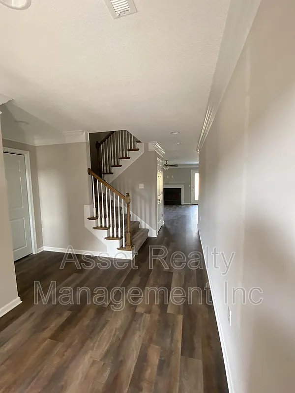 4 bed, 2.5 bath, 2224 sqft, $2,595 — Photo 4