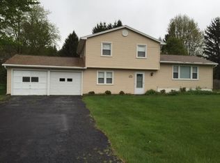 1528 Jackson Rd, Penfield, NY 14526
