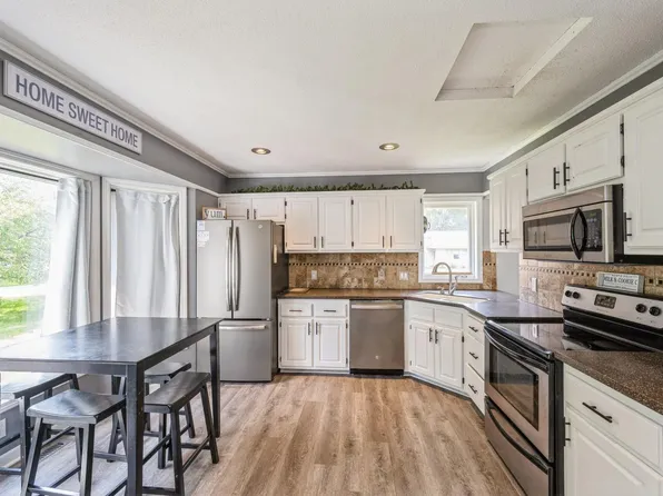 9121 Loch Lomond Blvd, Minneapolis, MN 55443