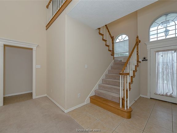 5th image of 3700 Bridle Trails Ct