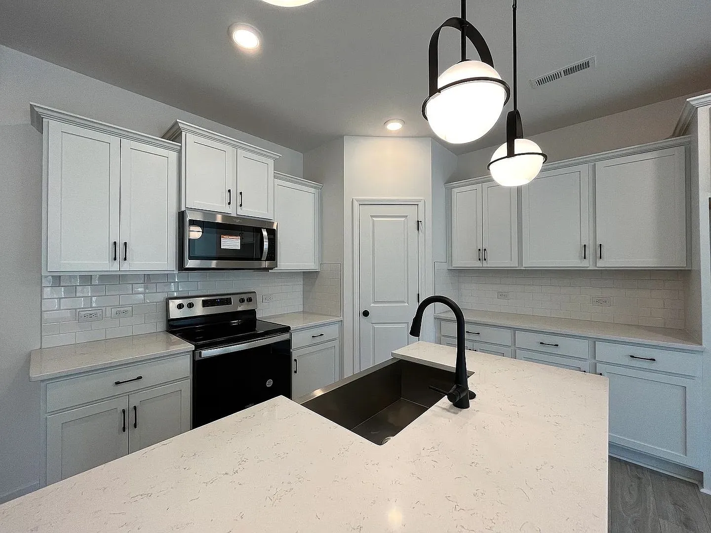 Room in 3 Bedroom Home at Pagebrook Ln — Photo 2
