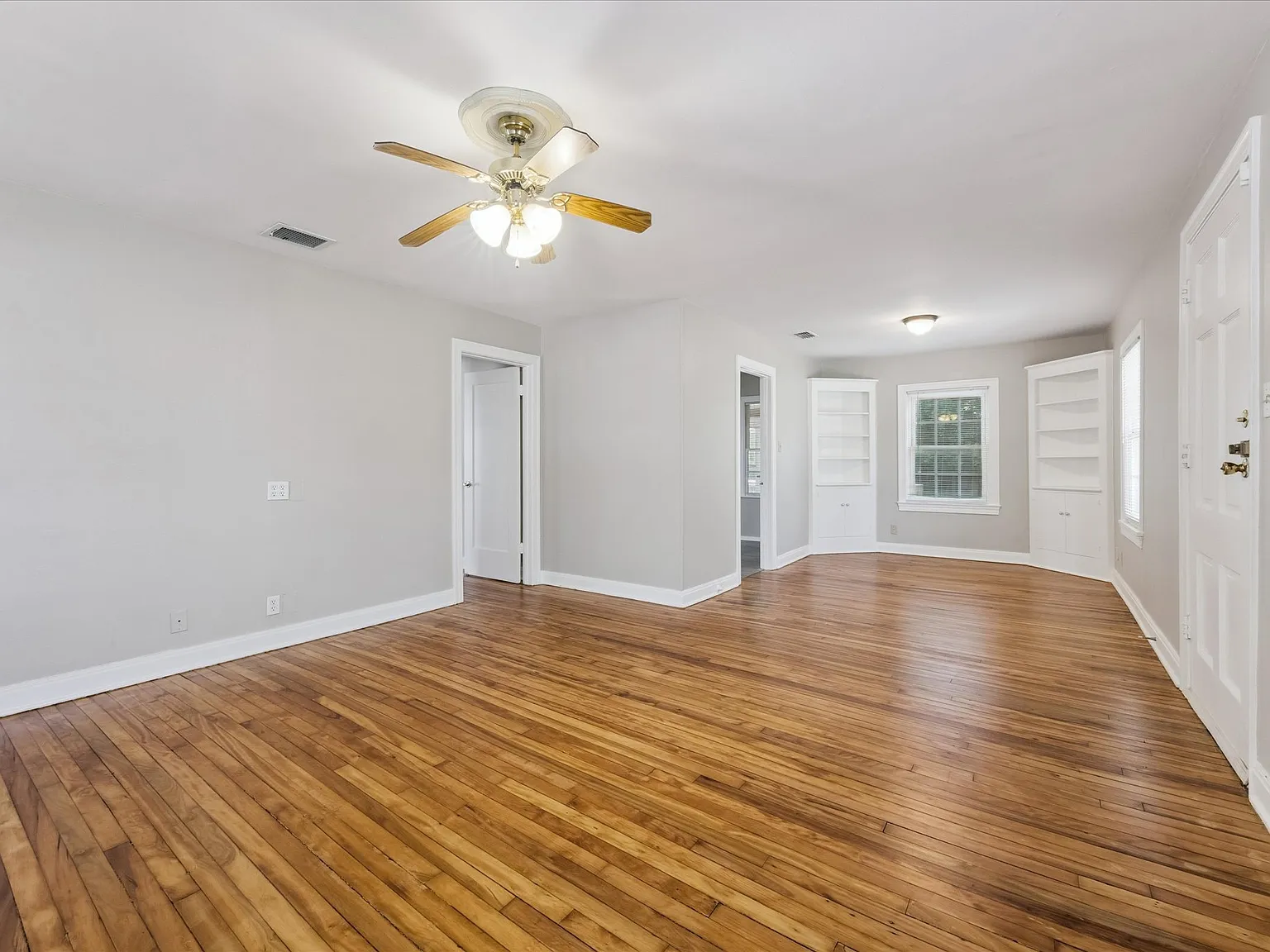 2 bed, 1110 sqft, $2,300 — Photo 3