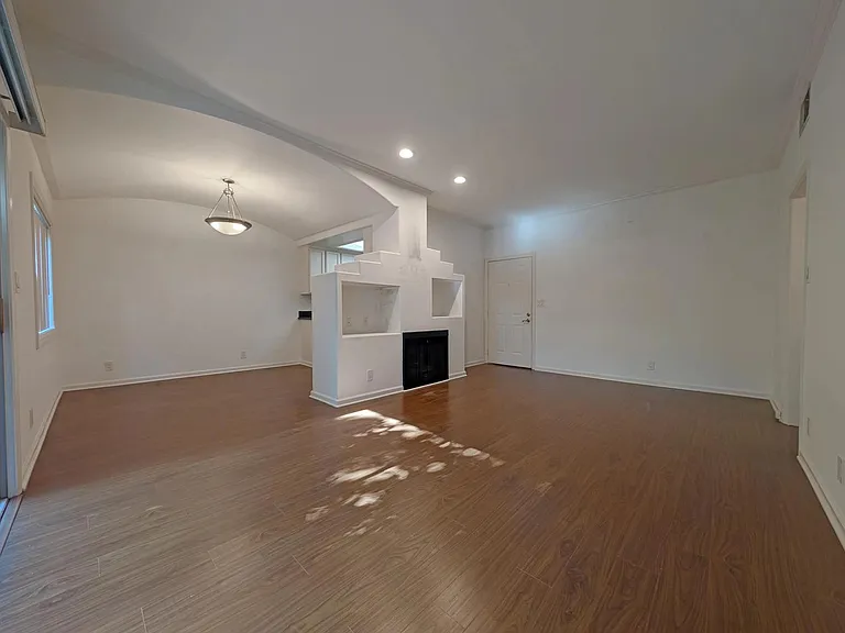 912 N Croft Ave #104 — Photo 11