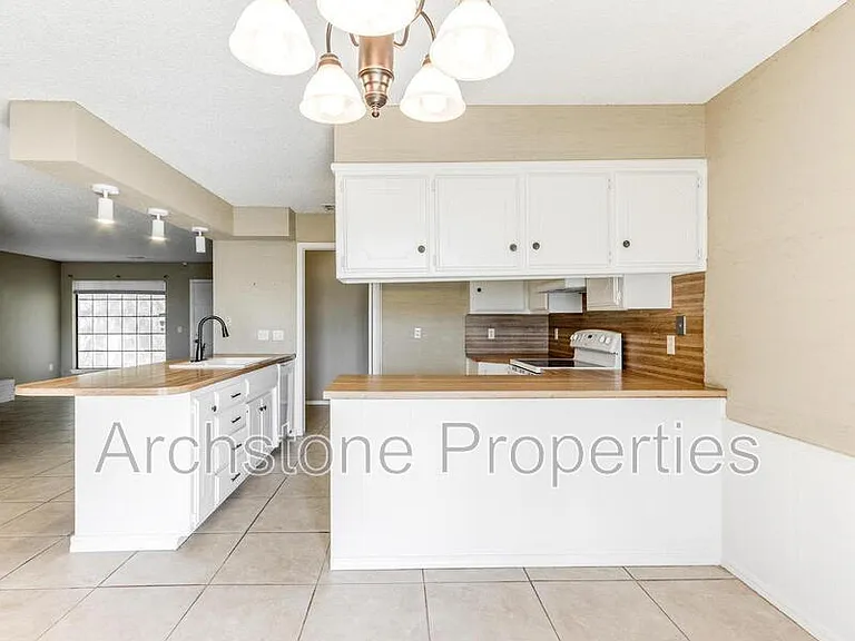 6605 Lyrewood Ln — Photo 5