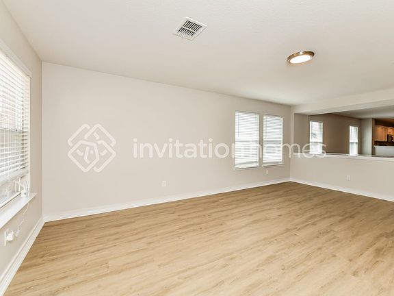 4th image of 1036 Castle Top Dr