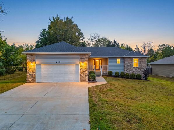 208 Red Bud Ln