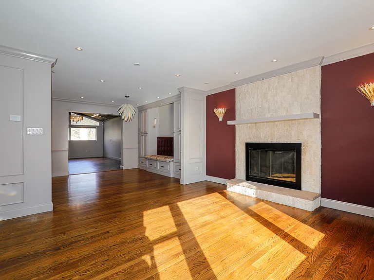 10306 Fleming Ave — Photo 5
