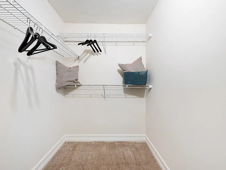 Crescent House Apartments — Photo 21